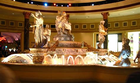 caesars palace statue show times.